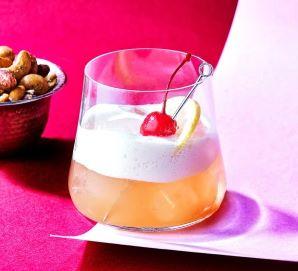 Alcohol free whisky sour mocktail